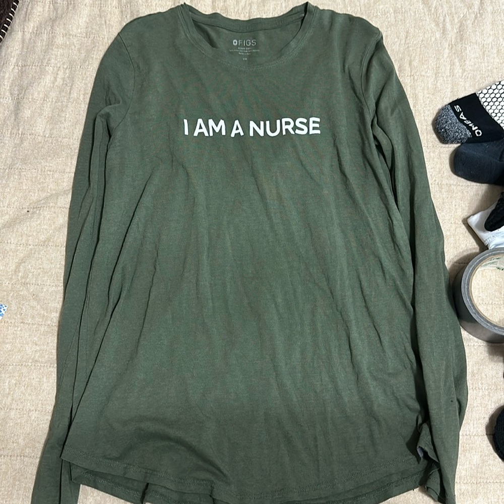 Xs I am a nurse figs shirt